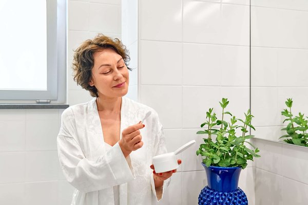 Qual è il ruolo dell'acido ialuronico nel mantenimento dell'idratazione cutanea?